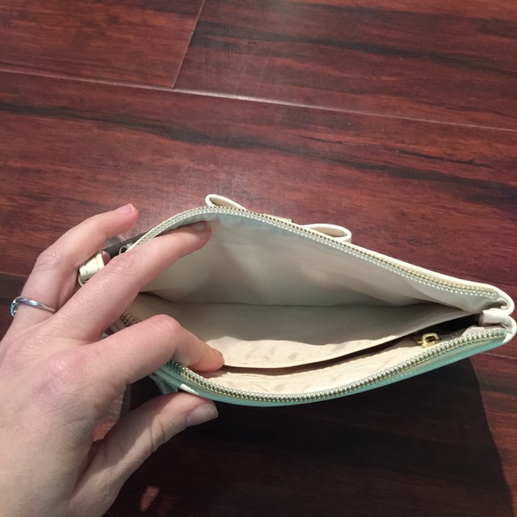 White Clutch Purse w/ Wrist Strap - Picture 4 of 4